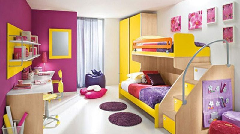 Dormitorio de niña con colores animados